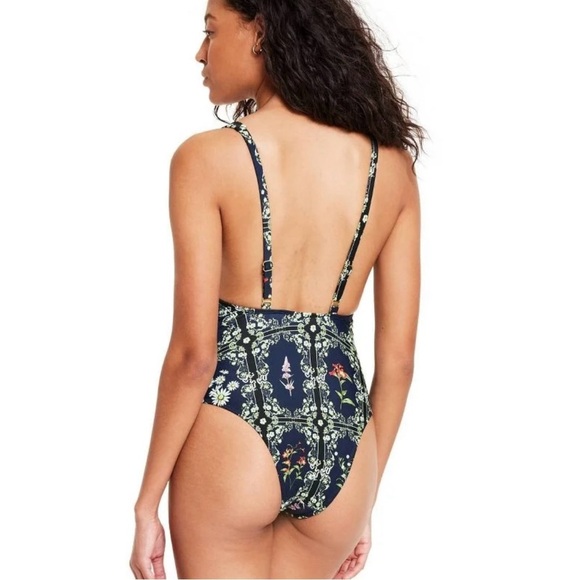 AGUA BENDITA X TARGET
Dainty Floral Tile Print Cheeky One Piece Swimsuit Large - Picture 2 of 7